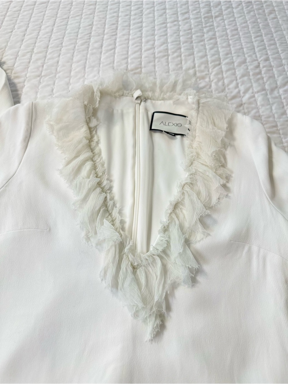 Alexis Barbara Azura Ivory Bell Long Sleeves V-Neck Ruffle Mini Dress Boho Sz M - Picture 11 of 16